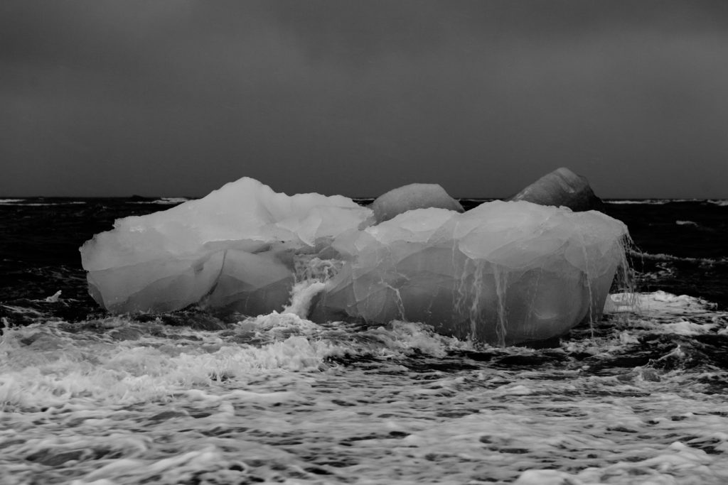 climate-iceberg-melting-thawing